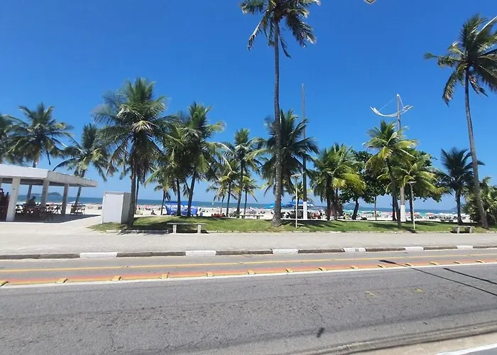 Ap Luz do Sol 200m Praia Enseada, FEIRINHA, aquário, 3 QUARTOS, garagem, WI-FI Guarujá